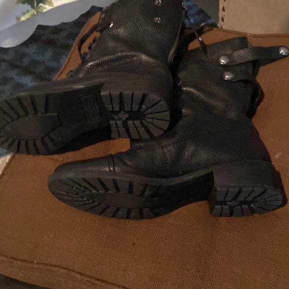 Boots - Picture 4 of 6